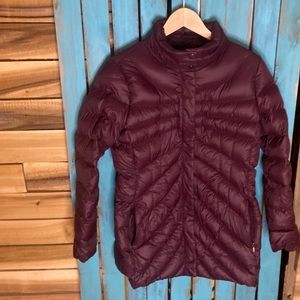 Lands’ End down puffer coat women’s size medium 10-12 maroon full zip with snaps